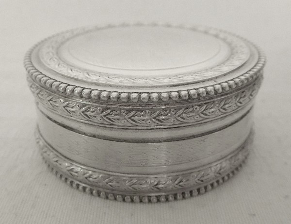 Boîte à pilules de style Louis XVI en argent massif Napoléon III, poinçon Minerve