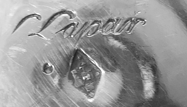 Cafetière / verseuse de style Louis XVI en argent massif par Lapar, poinçon Minerve