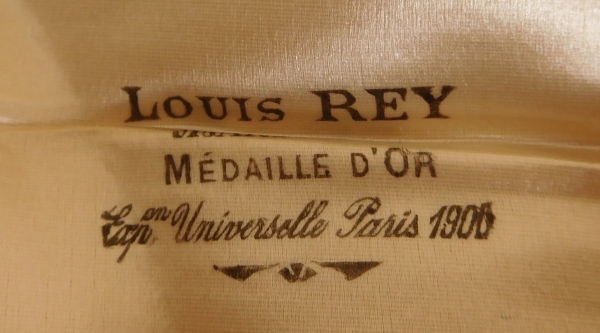 Paire d'assiettes de présentation sur piédouche de style Louis XVI, argent massif, poinçon Minerve 