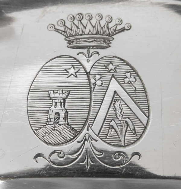Plat ovale armoirié sous couronne de Comte, argent massif, style Louis XV, poinçon Minerve par Boulenger