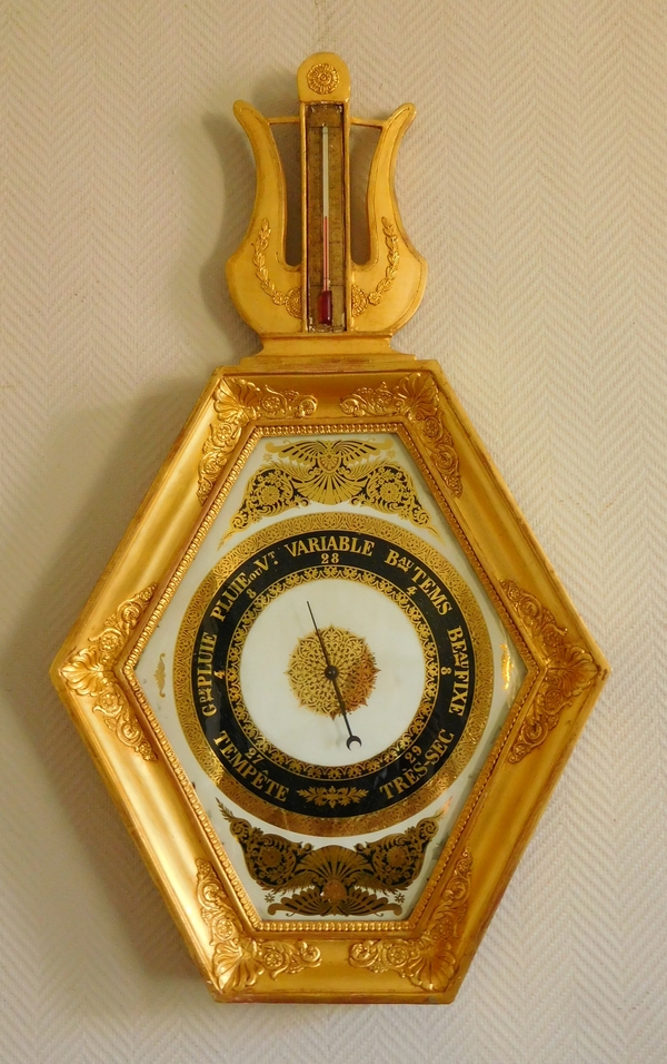 Baromètre Empire Restauration en bois doré et verre églomisé, début XIXe siècle