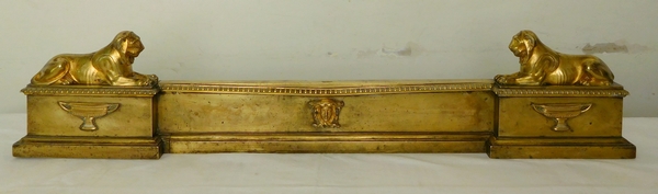 Barre de cheminée aux lionnes en bronze doré d'époque Empire par Claude Galle