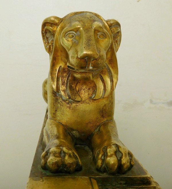 Barre de cheminée aux lionnes en bronze doré d'époque Empire par Claude Galle