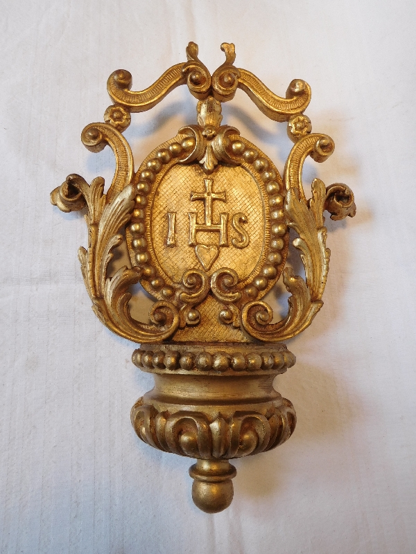 Bénitier en bois sculpté et doré à la feuille d'or d'époque Régence - XVIIIe siècle