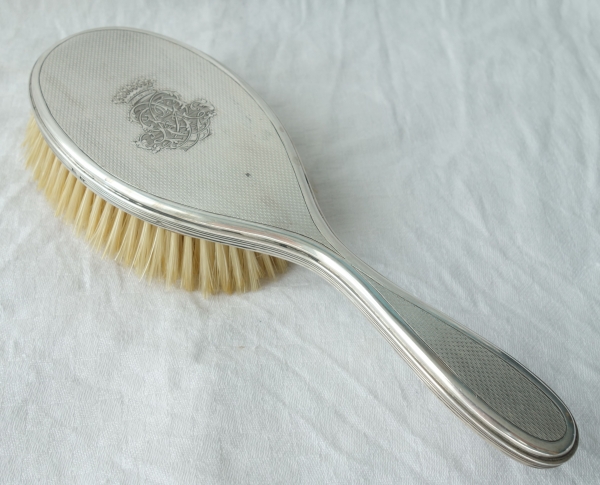 Brosse en argent guilloché, couronne de comte, monogramme LB, poinçon Minerve