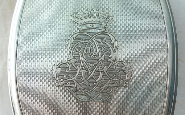 Brosse en argent guilloché, couronne de comte, monogramme LB, poinçon Minerve
