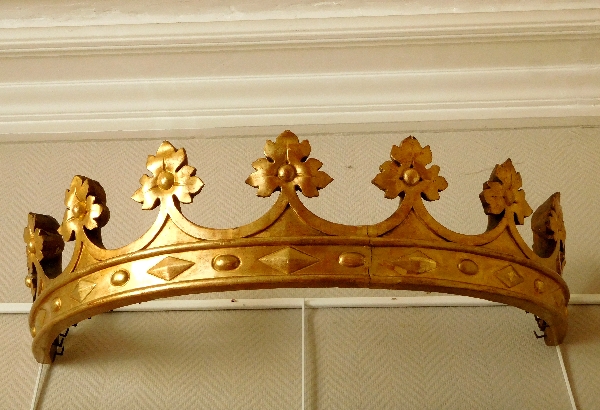 Couronne ducale de baldaquin ou de dais en bois doré d'époque XIXe siècle