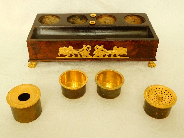 Encrier en loupe de thuya et bronze doré au mercure d'époque Empire