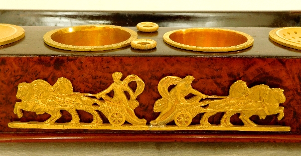 Encrier en loupe de thuya et bronze doré au mercure d'époque Empire