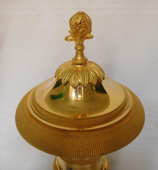 Vase urne cassolette en bronze patiné et doré au mercure et patiné d'époque Empire