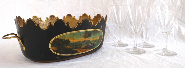 Rafraîchissoir ou verrière début XIXe siècle en tôle peinte avec sa doublure et ses verres