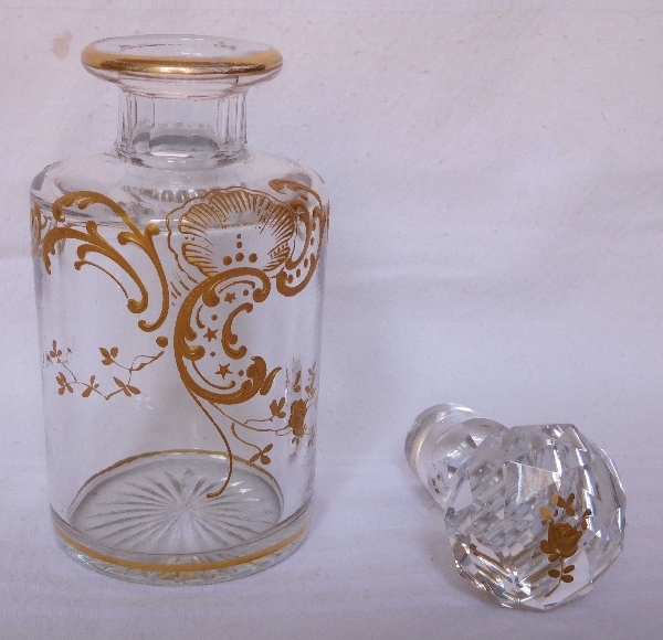 Flacon à parfum en cristal de Baccarat, modèle Louis XV rehaussé à l'or fin - 15,5cm