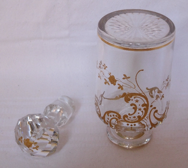 Flacon à parfum en cristal de Baccarat, modèle Louis XV rehaussé à l'or fin - 15,5cm