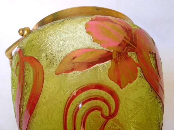 Baccarat, rare seau à biscuits Art Nouveau en cristal multi-couches (rouge vert et doré)