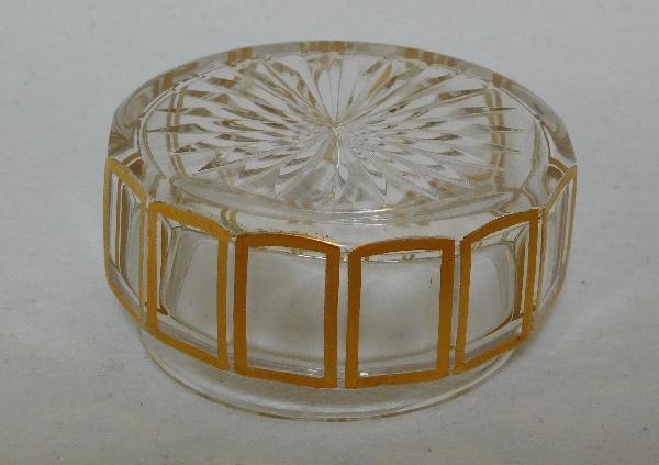Boîte à poudre en cristal de Baccarat, modèle Cannelures réhaussé de filets or