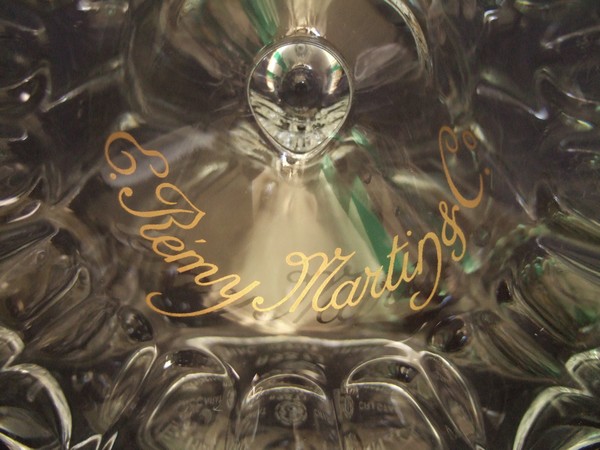 Carafe à cognac en cristal de Baccarat, pour Rémy Martin marquée à l'or, signée
