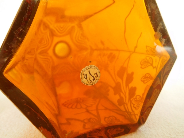 Carafe à liqueur japonisante en cristal de Baccarat orange rehaussé à l'or fin - étiquette