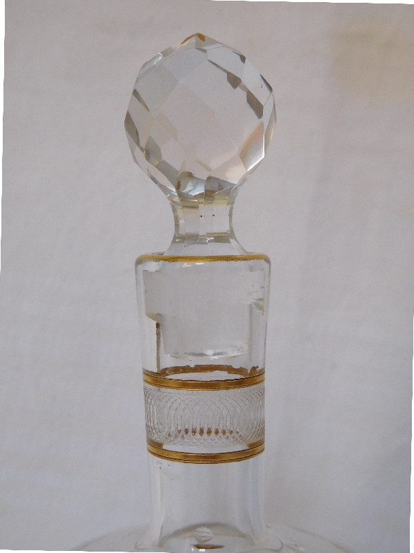 Carafe à liqueur en cristal de Baccarat gravée et rehaussée à l'or fin