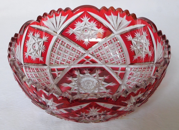 Saladier, coupe, jatte ou vide-poche en cristal de Baccarat taillé overlay rouge