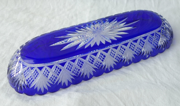 Coupe à brosse en cristal de Baccarat, cristal overlay bleu cobalt, modèle Douai