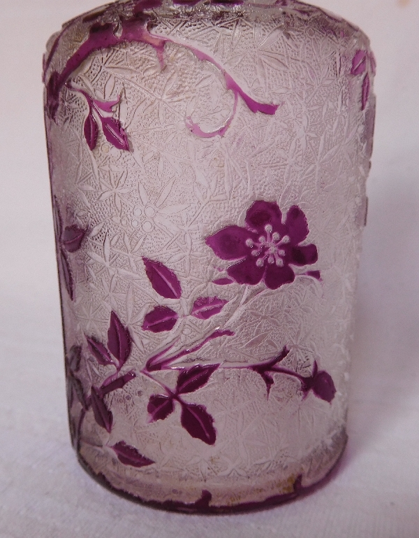 Flacon à parfum en cristal de Baccarat, modèle Eglantier violet - 14,2cm