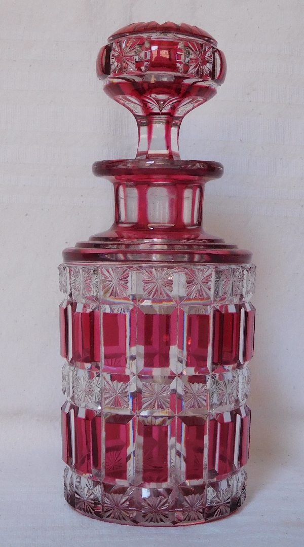 Grand flacon en cristal de Baccarat, modèle Diamants étoilés overlay rose