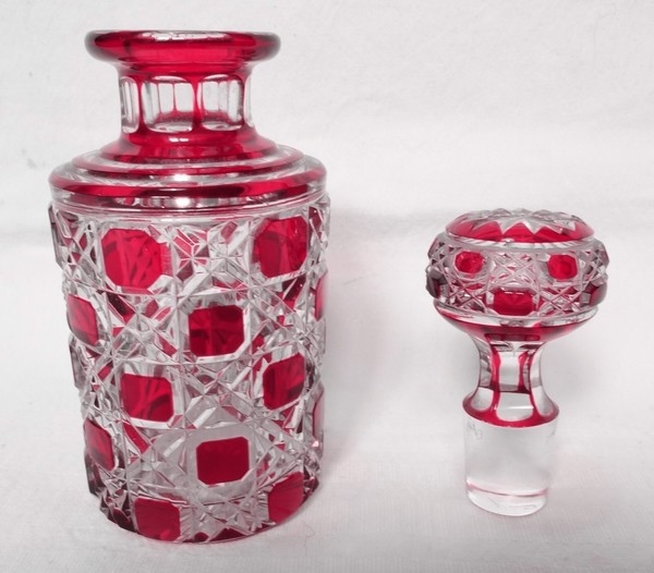 Flacon de toilette en cristal de Baccarat, modèle Diamants Pierreries doublé rose -  17,4cm