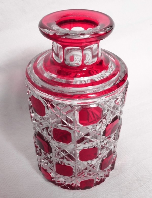 Flacon de toilette en cristal de Baccarat, modèle Diamants Pierreries doublé rose - signé - 17,8cm