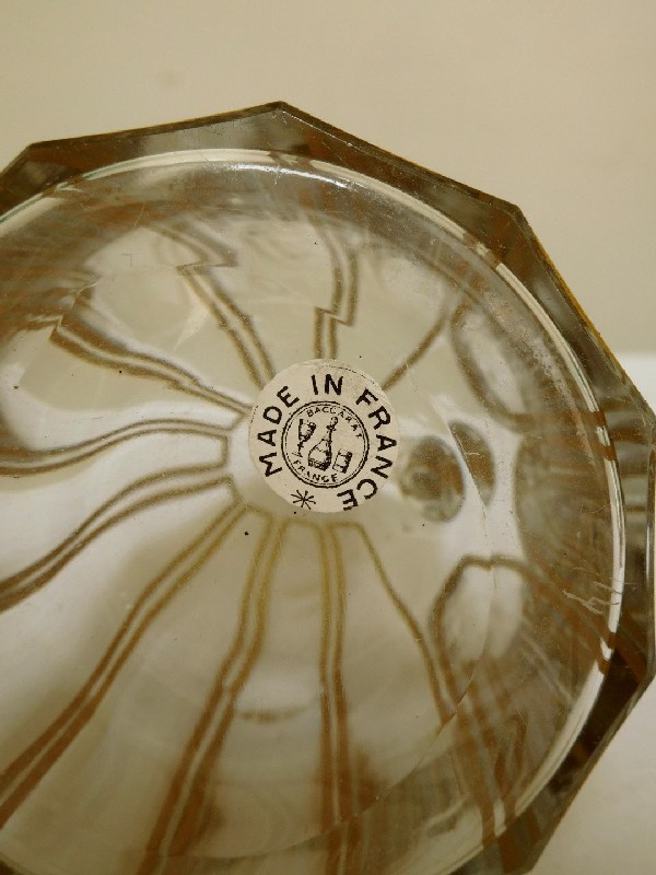 Carafe à liqueur en cristal de Baccarat, modèle Cannelures réhaussé de filets or, étiquette papier