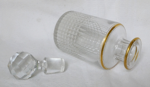 Grand flacon à parfum en cristal de Baccarat, modèle Nancy, rehaussé à l'or fin, 21,7cm