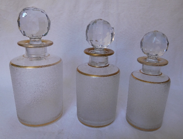 Flacon à parfum en cristal de Saint Louis givré, doré d'un filet à l'or fin - 14cm