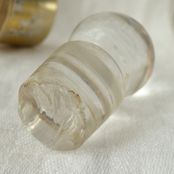 Flacon de style Louis XVI en cristal de Baccarat, couronne de Prince, monture en argent massif, poinçon Minerve