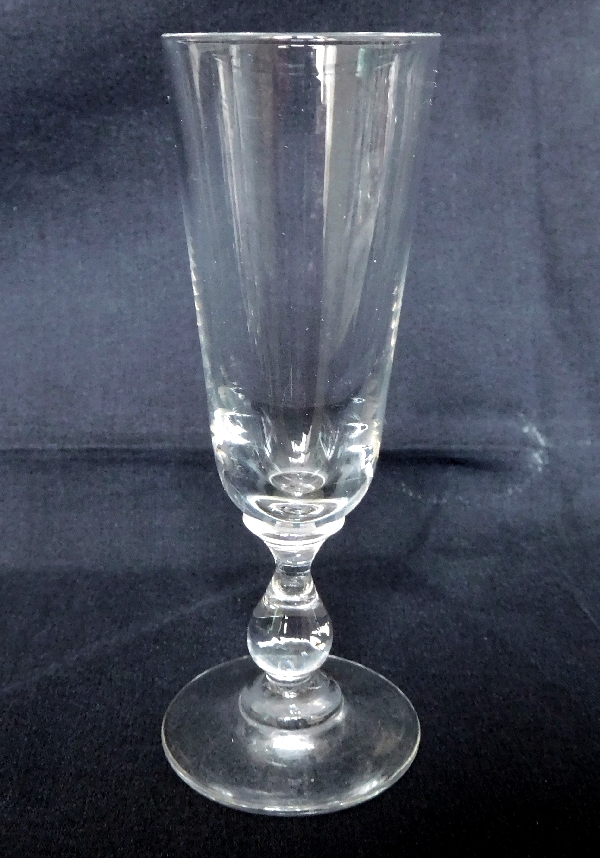 Verre à liqueur en cristal de Baccarat, forme flûte à champagne, jambe