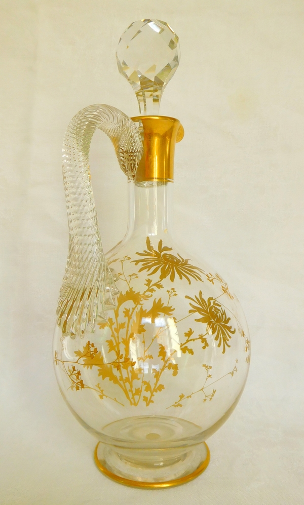 Carafe aiguière en cristal de Baccarat, décor aux chrysanthèmes doré à l'or fin - étiquette