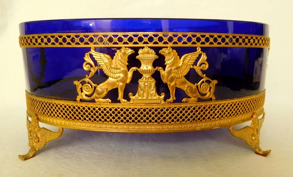 Jardinière de style Empire en cristal de Baccarat bleu et laiton doré, vers 1900