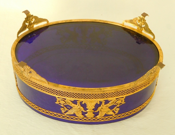 Jardinière de style Empire en cristal de Baccarat bleu et laiton doré, vers 1900