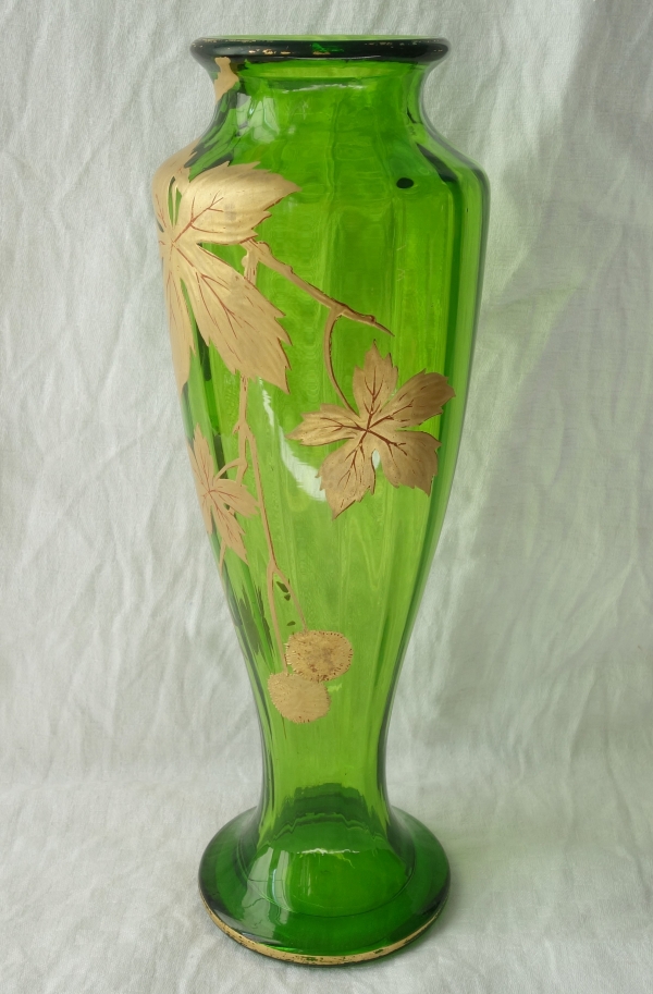 Paire de vases en cristal de Baccarat vert, modèle Platanes rehaussé à l'or fin