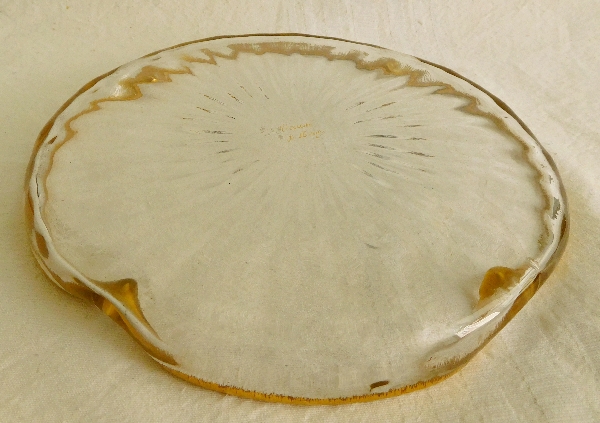 Petit plateau en cristal de Daum doré à côtes vénitiennes, vers 1900 - signé