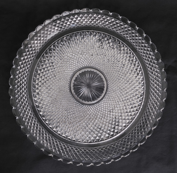 Plat à tarte / plateau en cristal de Baccarat, modèle pointes de diamants (Marie-Louise) - signé
