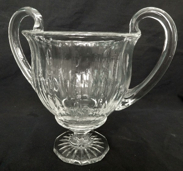 Vase à anses, coupe en cristal de Baccarat, rare modèle du catalogue de 1916