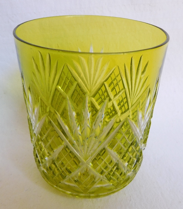 Service verre d'eau en cristal de Baccarat, cristal overlay vert chartreuse, modèle Douai