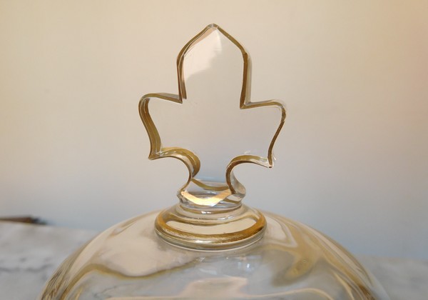 Sucrier en cristal de Baccarat réhaussé à l'or fin, fleur de lys, vers 1900