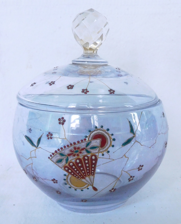 Sucrier en cristal de Baccarat, cristal irisé bleu émaillé japonisant, trace d'étiquette