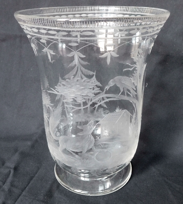 Vase en cristal de Baccarat, motif Fables de la fontaine le Corbeau et le Renard