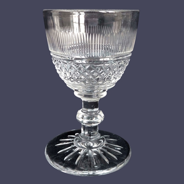 Verre à vin en cristal d'époque Charles X, Baccarat ou Le Creusot, proche modèle Trianon, XIXe siècle