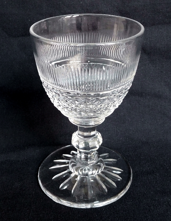 Verre à vin en cristal d'époque Charles X, Baccarat ou Le Creusot, proche modèle Trianon, XIXe siècle
