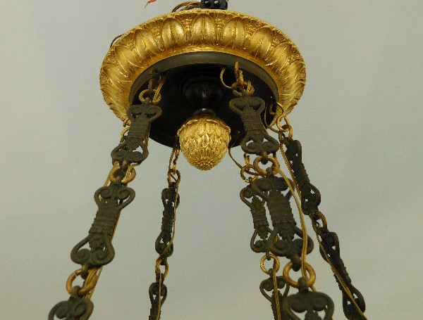 Grand lustre à 12 feux d'époque Empire en bronze patiné et doré, début XIXe