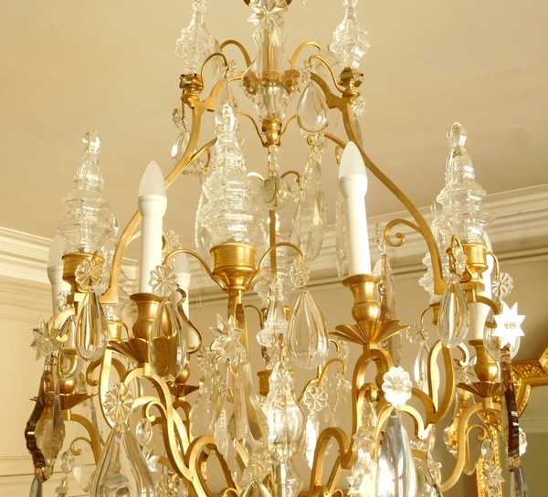 Grand lustre corbeille de style Louis XV à 12 feux, bronze doré et cristal taillé, Maison Bagues