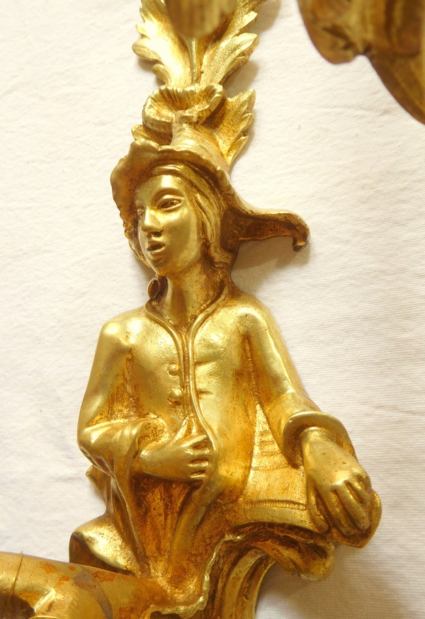 Paire d'appliques de style Louis XV en bronze doré aux Chinois 