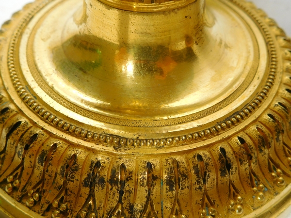 Paire de bougeoirs Louis XVI, modèle de Feuchère pour le Château de Fontainebleau - bronze doré